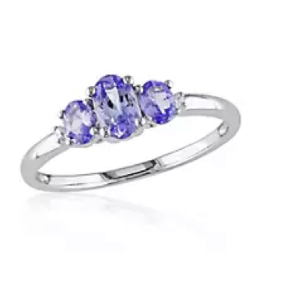 White gold ring with 3 purple stones